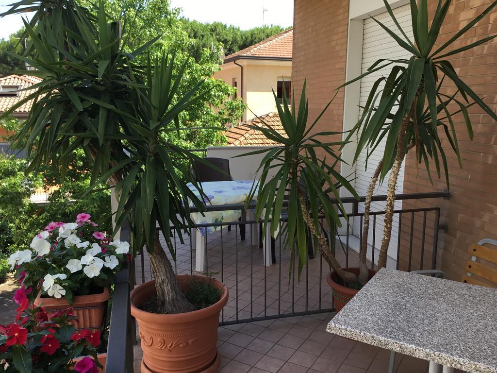 Hotel Mirella Rimini Exterior foto